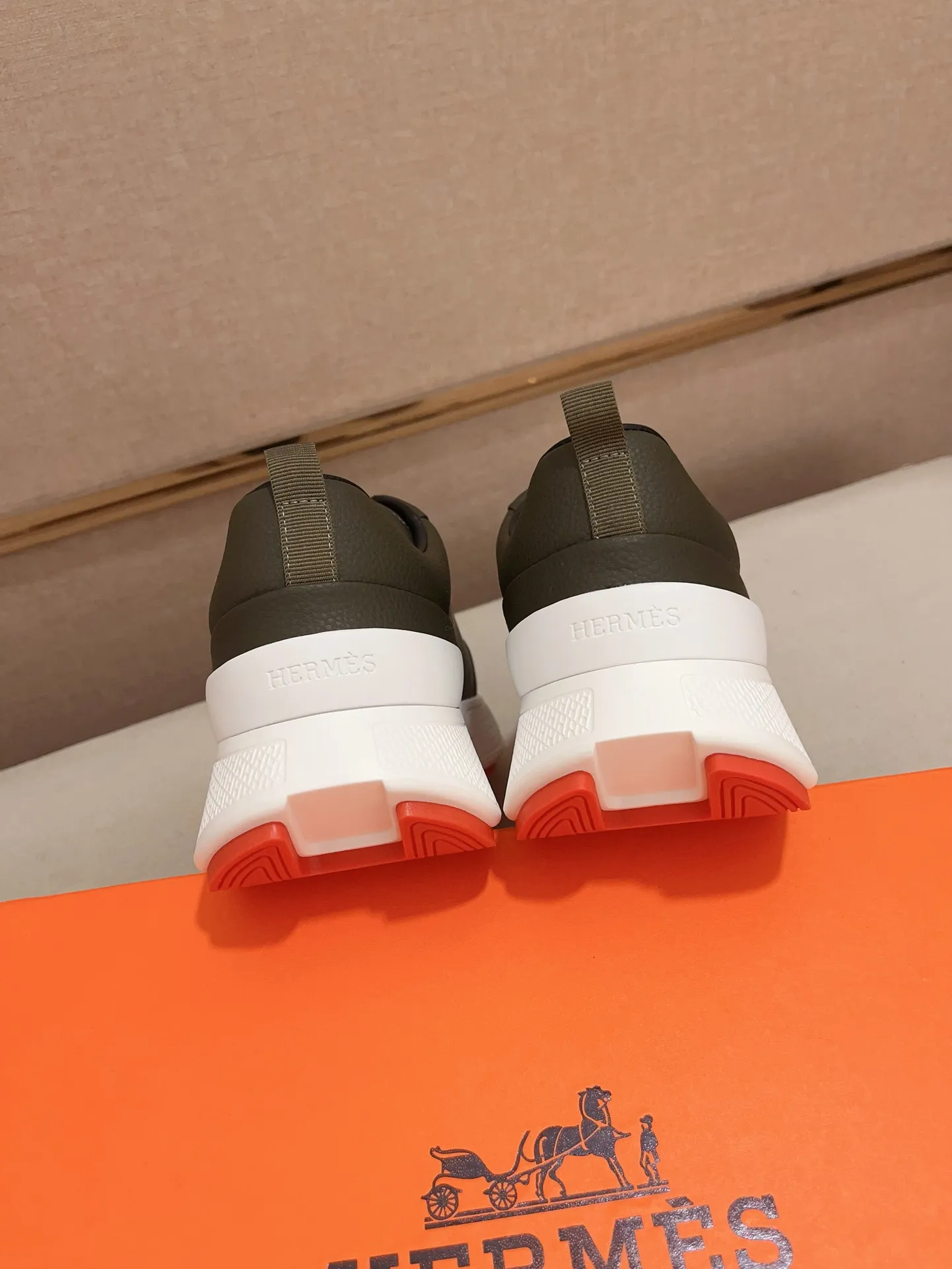 Men's clothing and shoes💰: 442💰《HERMES》【Classic original single version】Hermès; top 🔝purchase agent🔍🔍men's latest 🇺🇸 counter sales simultaneously, imported from Italy original ▲▲cowhide ▲▲ (high-end, nobility, class) ) Exquisite workmanship (Italian 🇮🇹 imported water-dyed 🐂 cowhide lining) sole: original sole provided by the original factory, ⚠️exclusive double-layer activity·TPR·rubber·combined molded outsole; super comfortable·wear-resistant·non-slip·environmental protection The real thing is more beautiful if you take the real thing (high quality, follow the order). You can enter and exit the counter at will * Number of yards: 38-44 (45 can be customized and cannot be returned or exchanged)